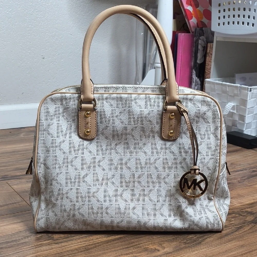Michael Kors Beige Shoulder Bag